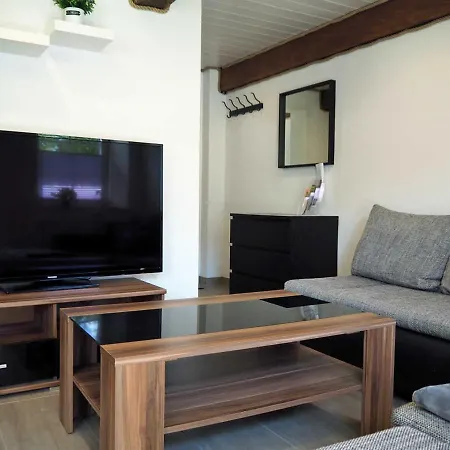 Familie Horn - Urlaub Im Reetdachhaus In Schleswig-holstein *